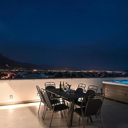 Rooftop New Castel 2023 Private Jacuzzi Apartament *
