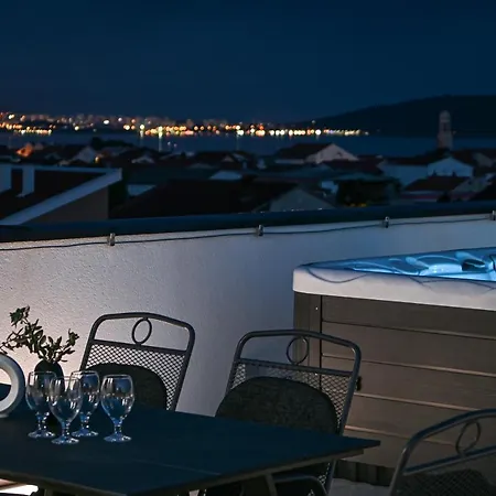 Rooftop New Castel 2023 Private Jacuzzi Apartament