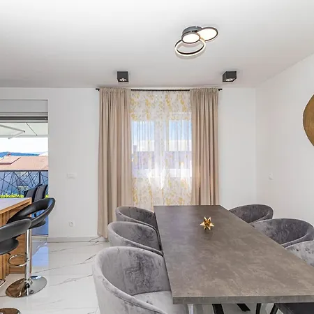 Rooftop New Castel 2023 Private Jacuzzi Apartament