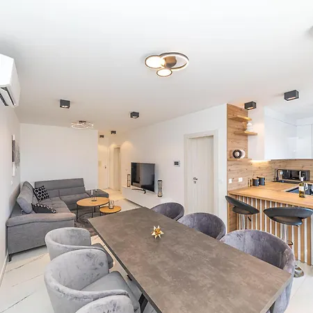 Rooftop New Castel 2023 Private Jacuzzi Kaštela