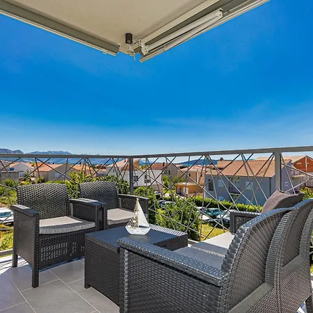 Rooftop New Castel 2023 Private Jacuzzi Apartament Kaštela