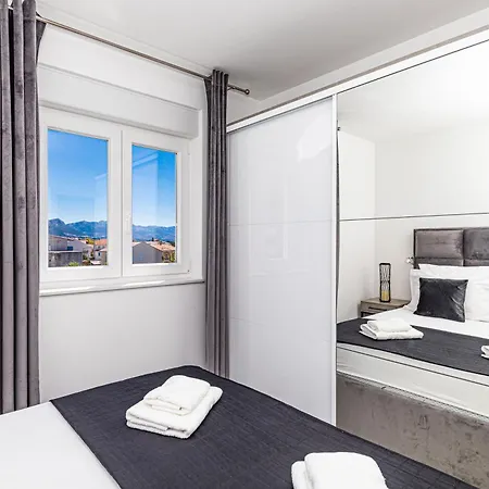 Rooftop New Castel 2023 Private Jacuzzi Apartament