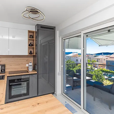 Rooftop New Castel 2023 Private Jacuzzi Apartament *