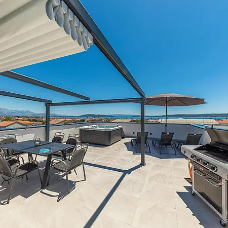 Rooftop New Castel 2023 Private Jacuzzi Apartament Kaštela