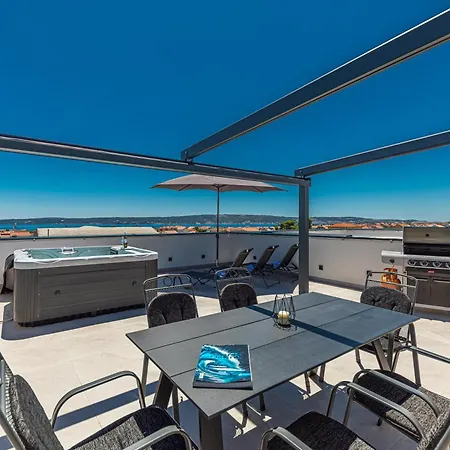 Rooftop New Castel 2023 Private Jacuzzi *