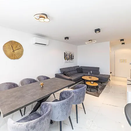 Rooftop New Castel 2023 Private Jacuzzi Apartament *