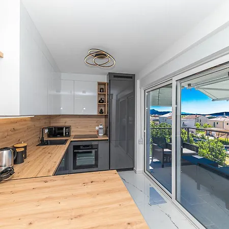 Apartament Rooftop New Castel 2023 Private Jacuzzi Kaštela