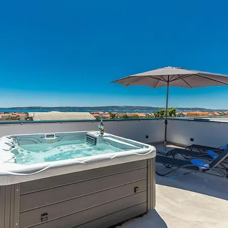 Rooftop New Castel 2023 Private Jacuzzi * Kaštela