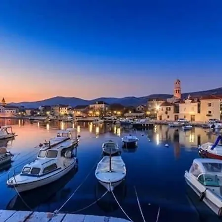 Rooftop New Castel 2023 Private Jacuzzi Kaštela