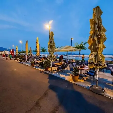 Rooftop New Castel 2023 Private Jacuzzi Apartament *